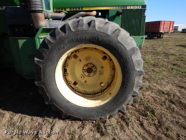 image for item DH0151 1982 John Deere 8650  4WD tractor