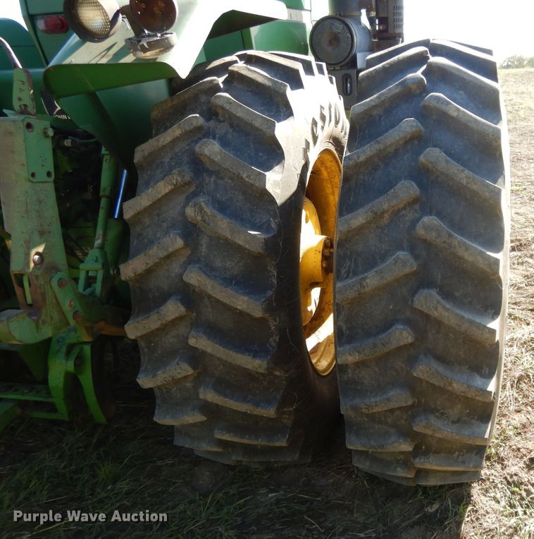 image for item DH0151 1982 John Deere 8650  4WD tractor