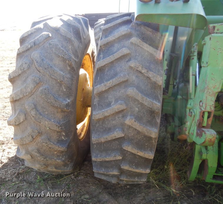 image for item DH0151 1982 John Deere 8650  4WD tractor