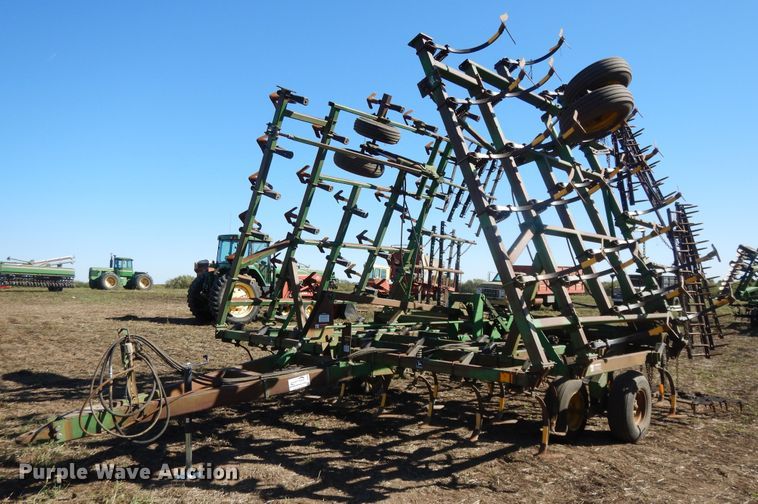 image for item DH0152 John Deere 980 sweep plow