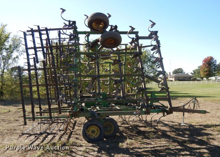 image for item DH0152 John Deere 980 sweep plow