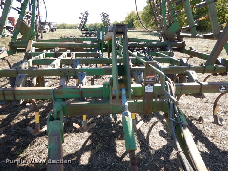 image for item DH0152 John Deere 980 sweep plow