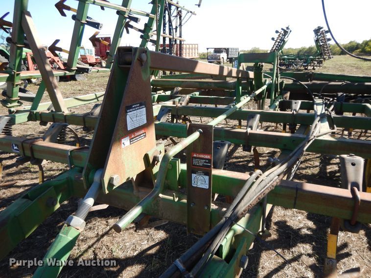 image for item DH0152 John Deere 980 sweep plow