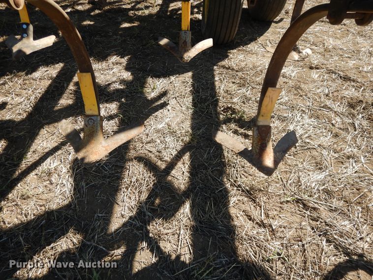 image for item DH0152 John Deere 980 sweep plow