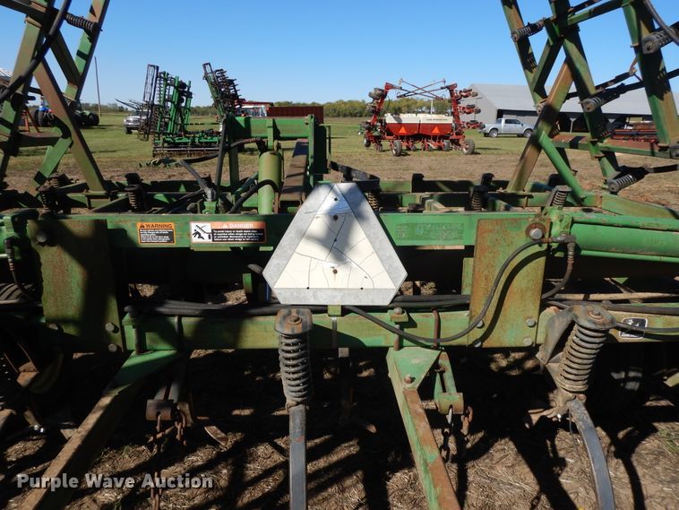 image for item DH0152 John Deere 980 sweep plow