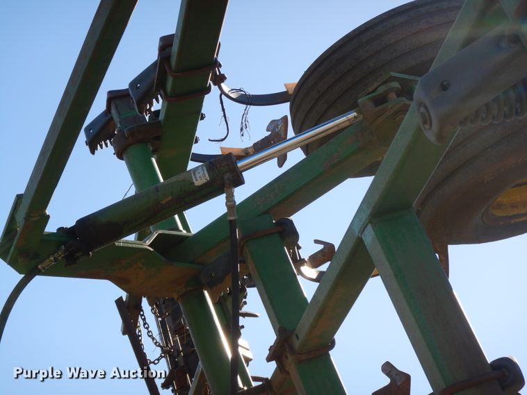 image for item DH0152 John Deere 980 sweep plow