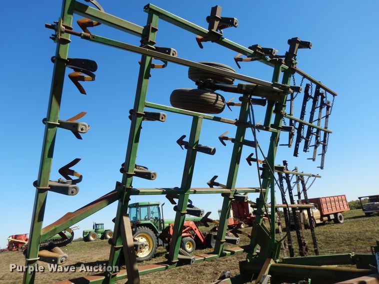 image for item DH0152 John Deere 980 sweep plow