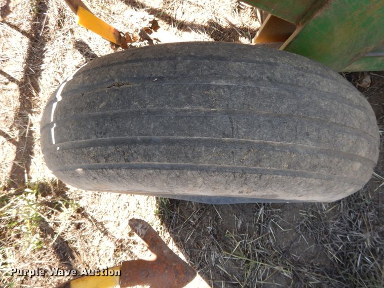 image for item DH0152 John Deere 980 sweep plow