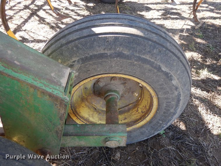 image for item DH0152 John Deere 980 sweep plow