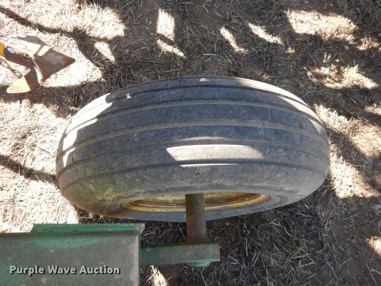 image for item DH0152 John Deere 980 sweep plow