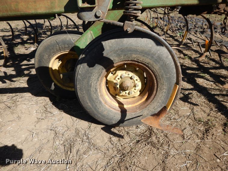 image for item DH0152 John Deere 980 sweep plow