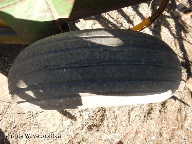 image for item DH0152 John Deere 980 sweep plow