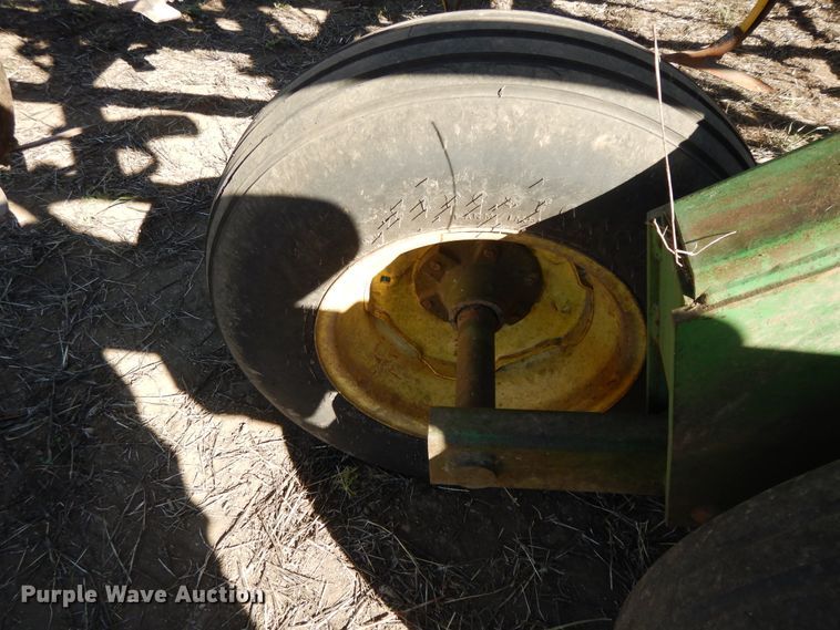 image for item DH0152 John Deere 980 sweep plow