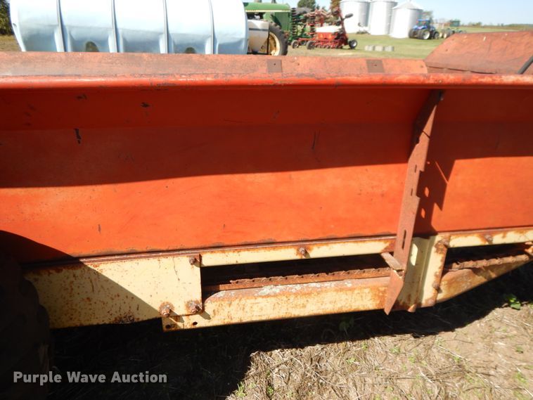 image for item DH0158 1972 Sperry 516 manure spreader
