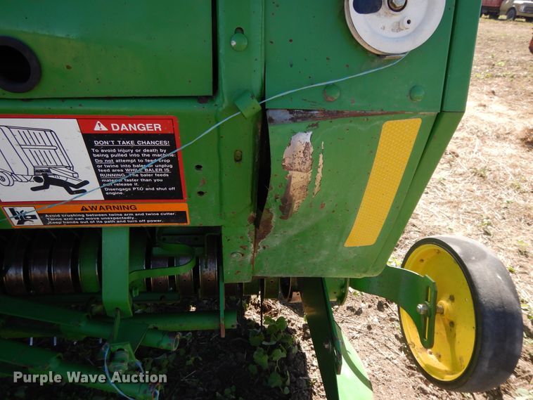 image for item DH0159 John Deere 567  MegaWide round baler