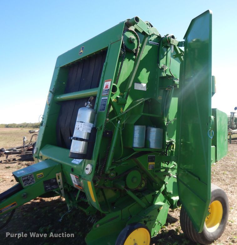 image for item DH0159 John Deere 567  MegaWide round baler