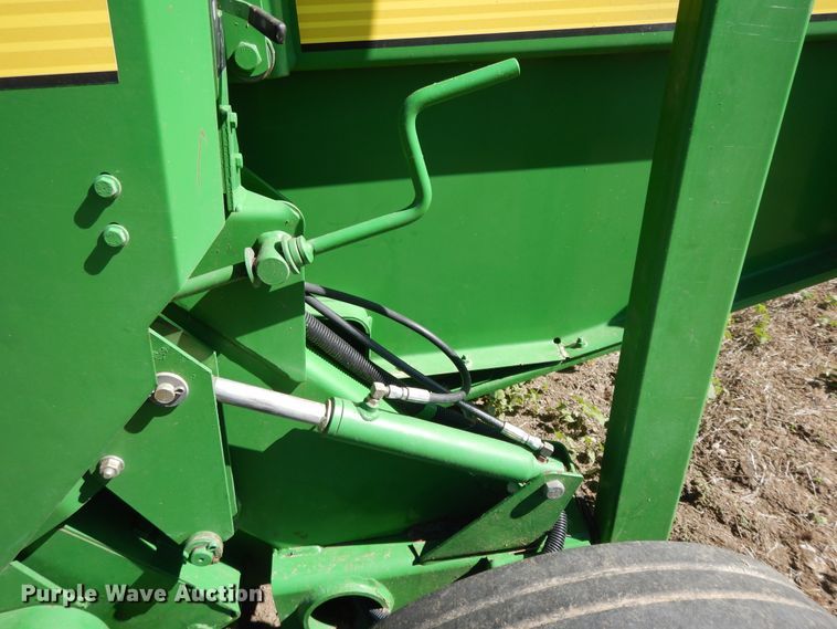 image for item DH0159 John Deere 567  MegaWide round baler