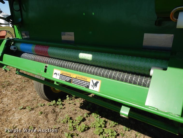 image for item DH0159 John Deere 567  MegaWide round baler