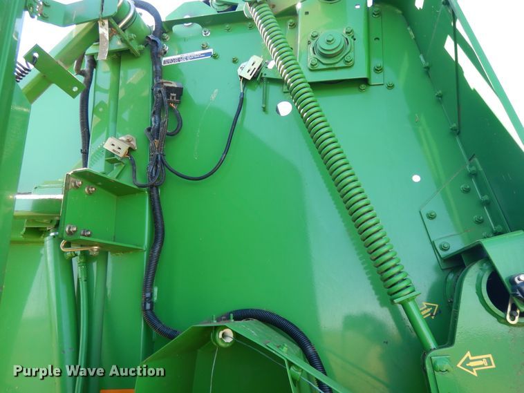 image for item DH0159 John Deere 567  MegaWide round baler