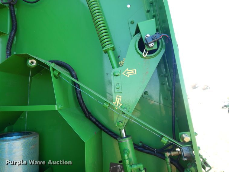 image for item DH0159 John Deere 567  MegaWide round baler
