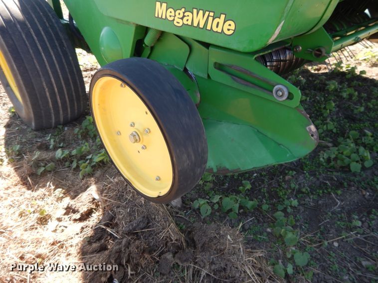 image for item DH0159 John Deere 567  MegaWide round baler