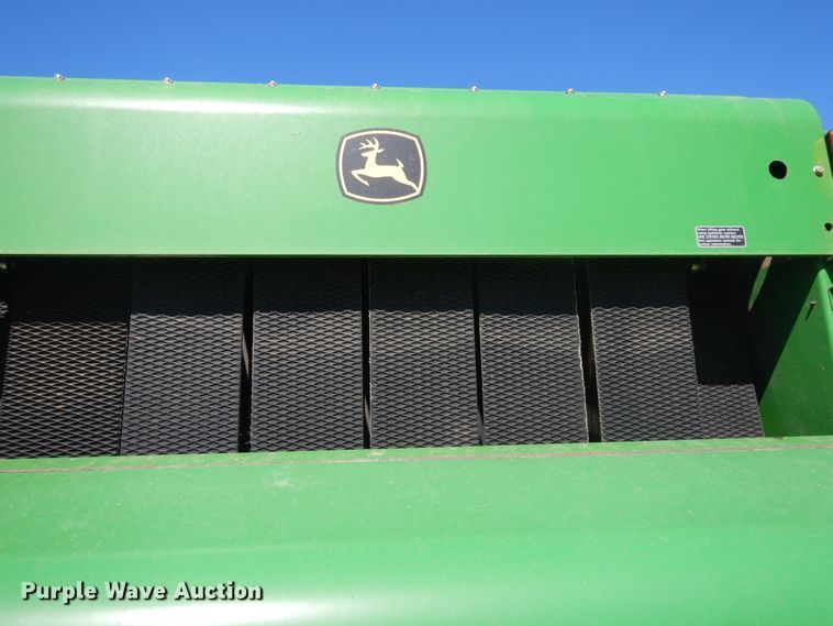 image for item DH0159 John Deere 567  MegaWide round baler