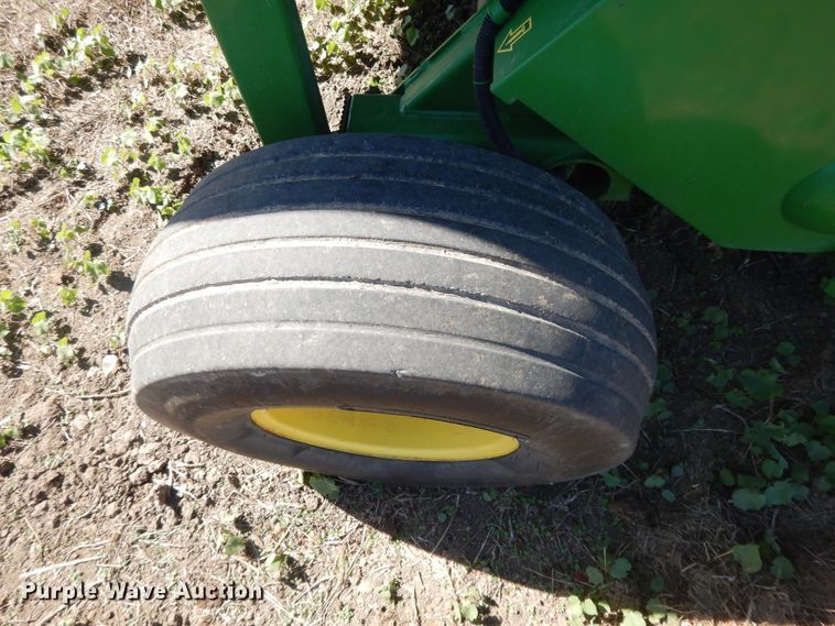 image for item DH0159 John Deere 567  MegaWide round baler