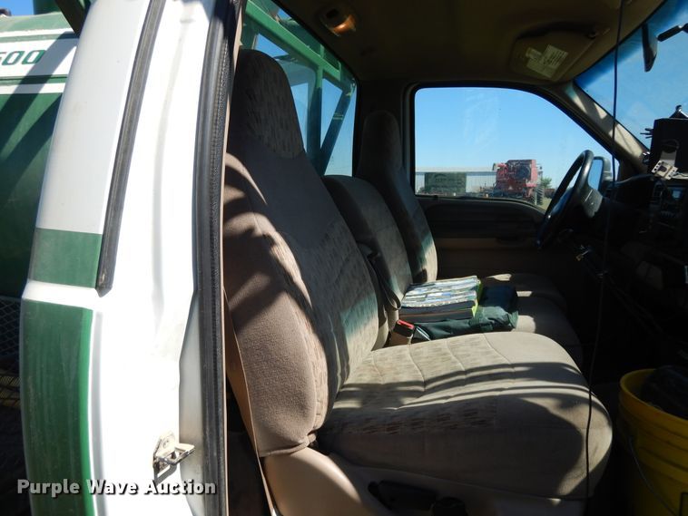 image for item DH0161 1999 Ford F350 Super Duty applicator truck