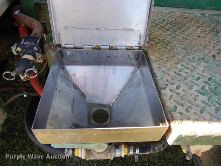 image for item DH0161 1999 Ford F350 Super Duty applicator truck