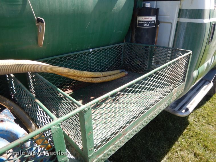 image for item DH0161 1999 Ford F350 Super Duty applicator truck