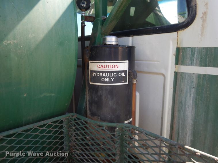 image for item DH0161 1999 Ford F350 Super Duty applicator truck