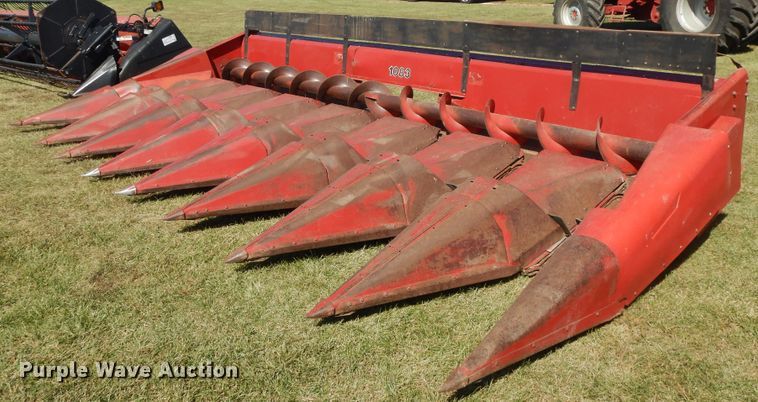 image for item DH0162 Case 1083 corn head