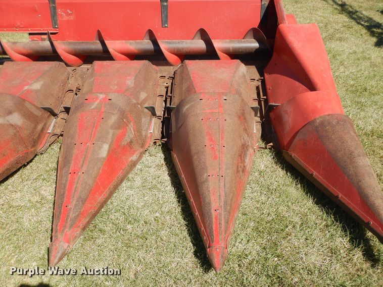 image for item DH0162 Case 1083 corn head