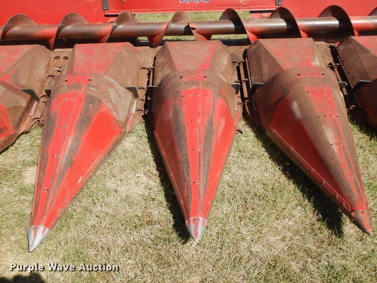 image for item DH0162 Case 1083 corn head