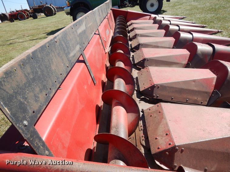 image for item DH0162 Case 1083 corn head