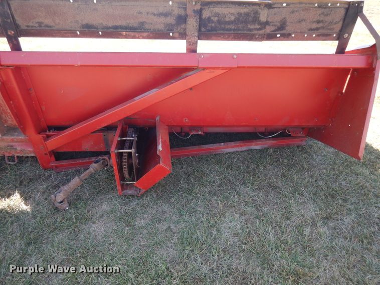 image for item DH0162 Case 1083 corn head