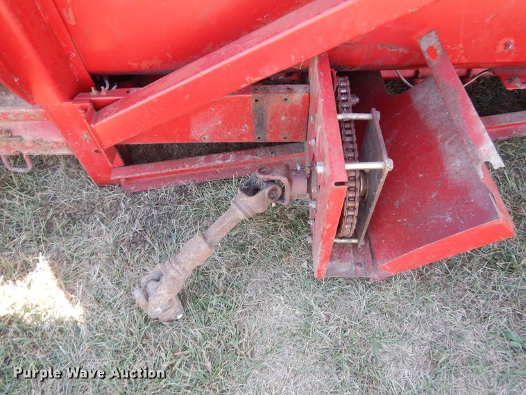 image for item DH0162 Case 1083 corn head