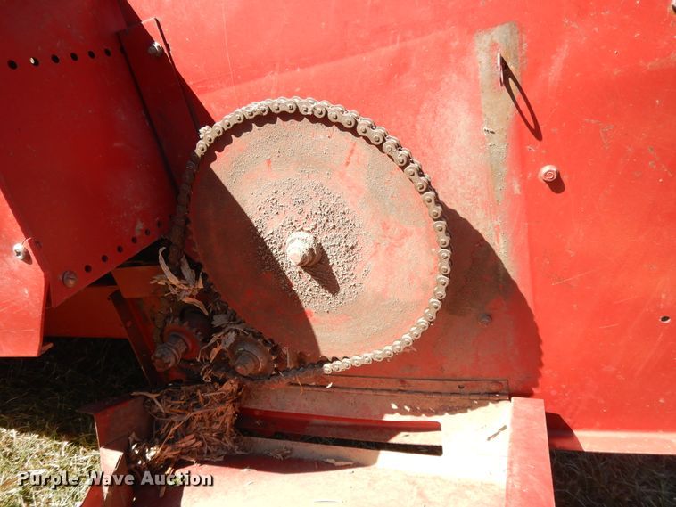 image for item DH0162 Case 1083 corn head