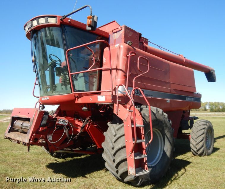 image for item DH0164 1998 Case IH 2388 combine