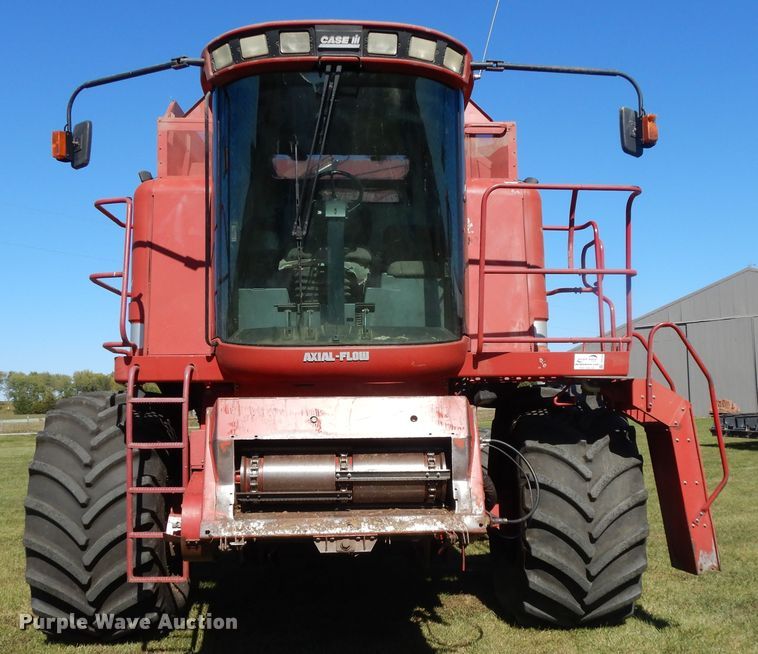 image for item DH0164 1998 Case IH 2388 combine