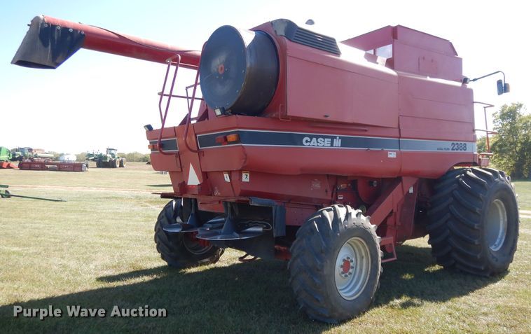image for item DH0164 1998 Case IH 2388 combine