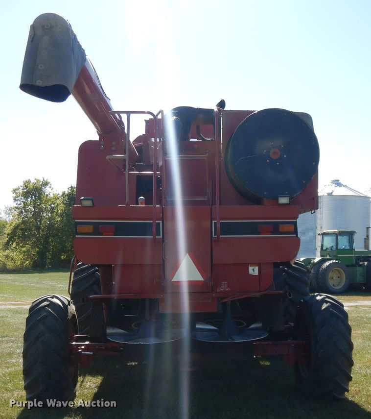 image for item DH0164 1998 Case IH 2388 combine