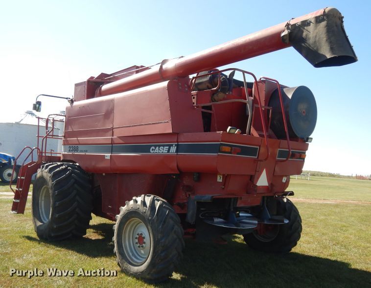 image for item DH0164 1998 Case IH 2388 combine