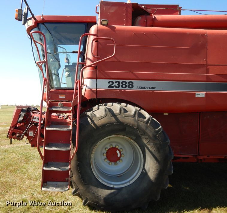 image for item DH0164 1998 Case IH 2388 combine
