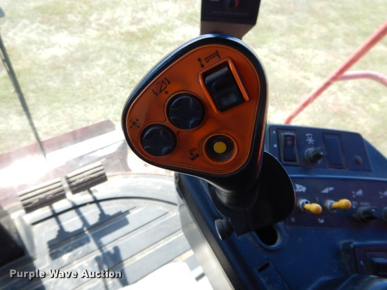 image for item DH0164 1998 Case IH 2388 combine