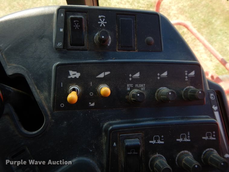 image for item DH0164 1998 Case IH 2388 combine