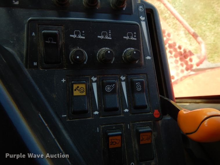 image for item DH0164 1998 Case IH 2388 combine