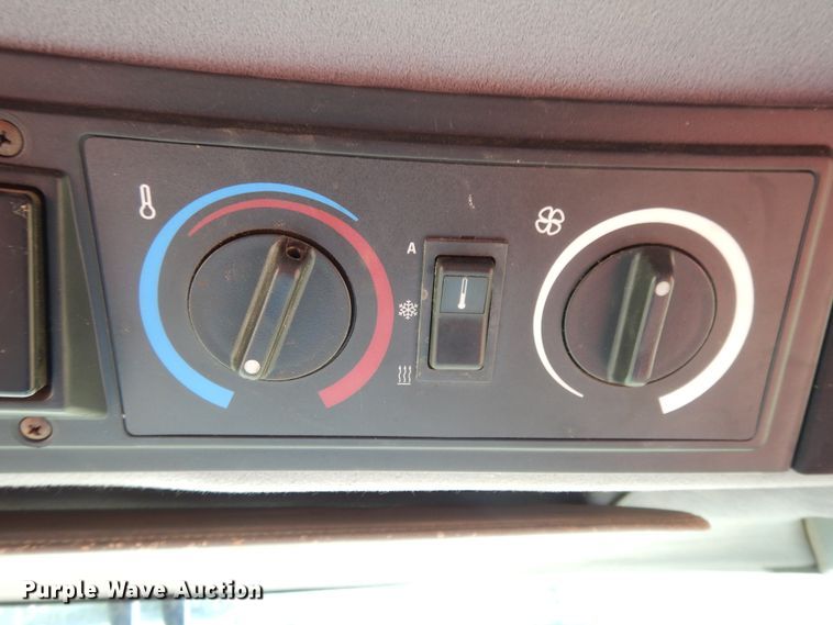 image for item DH0164 1998 Case IH 2388 combine