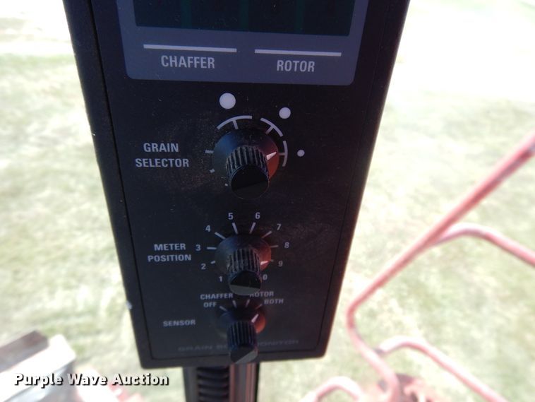 image for item DH0164 1998 Case IH 2388 combine