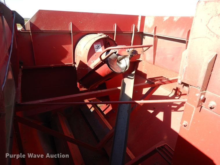 image for item DH0164 1998 Case IH 2388 combine